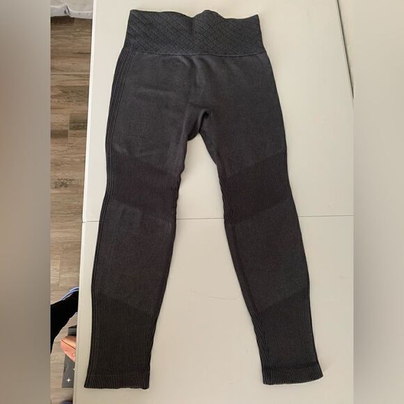 Savvi Costa Gray Leggings - Picture 15 of 15